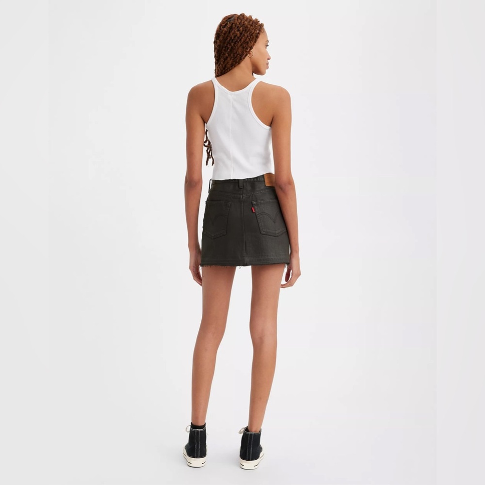 Levi’s Icon Skirt in Coated Black - Picture 6 of 8